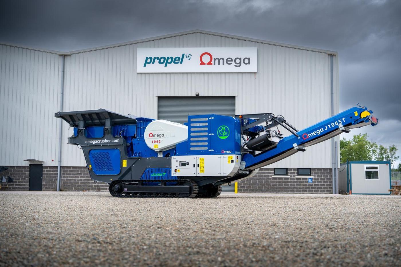 Britador de maxilas Omega J1065T sobre rastos